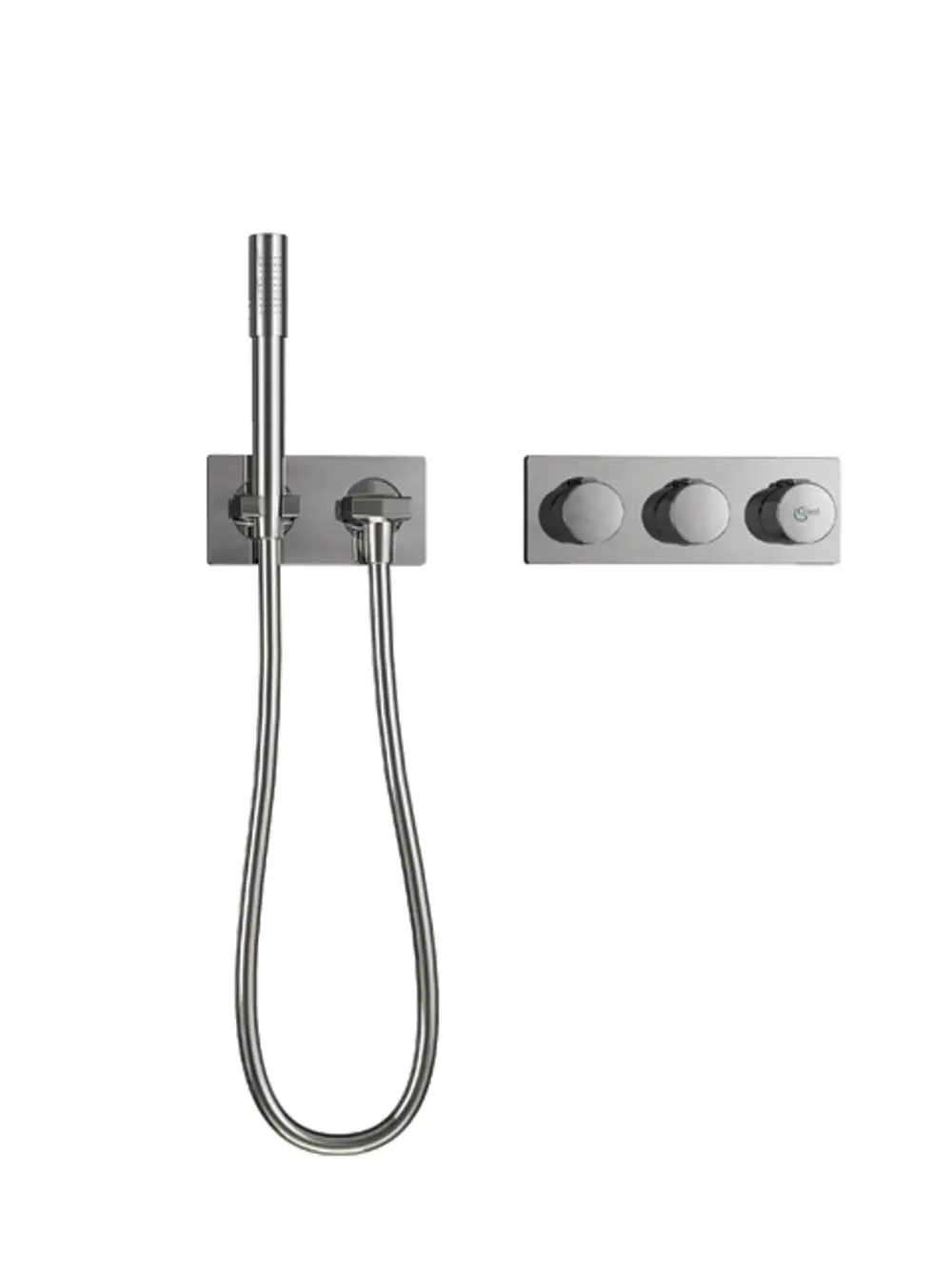 Kombination aus Handbrause mit Schlauch und Steuerungseinheit. Aus Chrom gefertigt. Produkt von Ideal Standard, geeignet für moderne Badgestaltung.